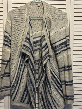 Open Drape Knit Cardigan in Cream and Navy